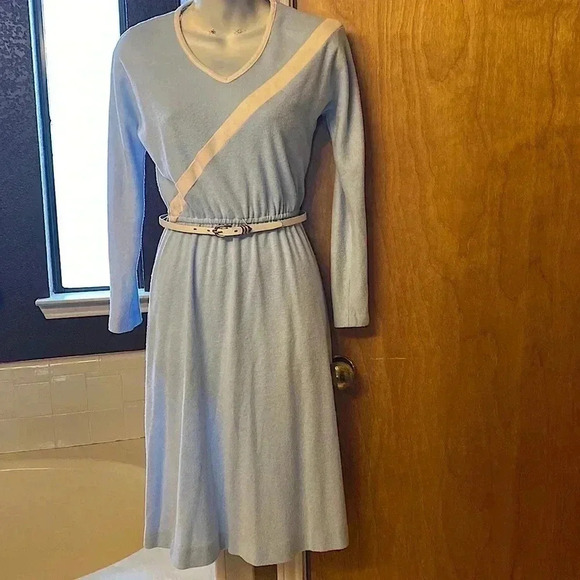 Jerrell’s Sweetheart V-neck Long Sleeve Dress - Picture 1 of 8